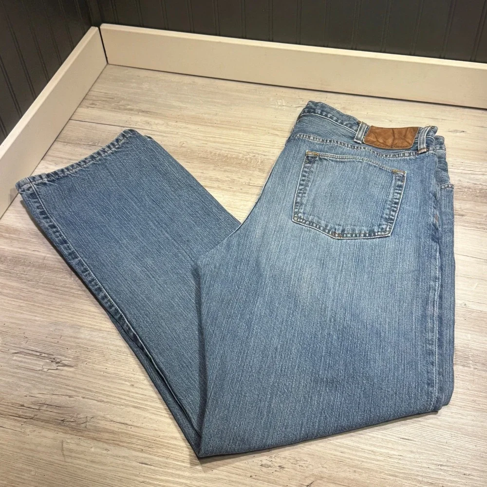 Eddie Bauer Relaxed Fit Straight Leg Medium Wash Jeans Men 40Tx36 (39x33.5) Blue